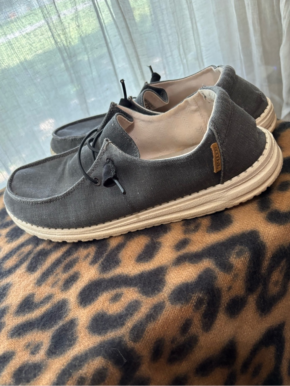 Women’s Hey Dude “Wendy chambray off black” size 10